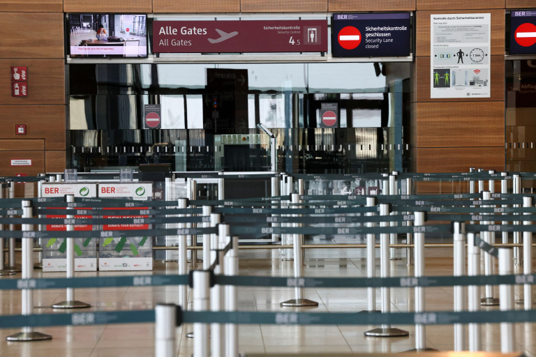 Ο πόλεμος καθηλώνει τα αεροπλάνα – Αλλαγές και ακυρώσεις στις διεθνείς πτήσεις