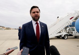 Οι ΗΠΑ στηρίζουν Όρμπαν εν όψει εκλογών – Ταξίδι Βανς στη Βουδαπέστη τον Απρίλιο