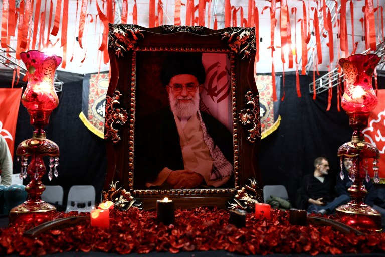 Στρατηγική «αποκεφαλισμού»: Γιατί η εξόντωση των ηγετών του Ιράν ίσως κάνει το καθεστώς πιο ισχυρό