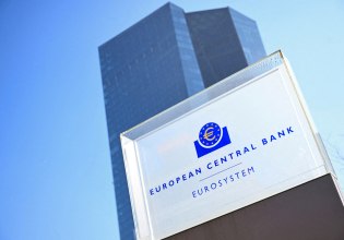 ΕΚΤ: Αμετάβλητα τα επιτόκια για έκτη συνεχόμενη συνεδρίαση – Τα σενάρια για τον πόλεμο