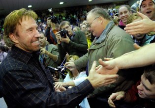 Τσακ Νόρις: Φίλοι και συνεργάτες τον αποχαιρετούν με αφιερώματα