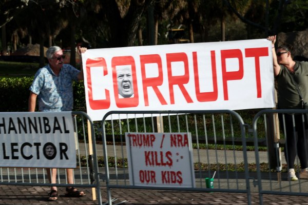 Στα «τάρταρα» η δημοτικότητα του Τραμπ μετά τον πόλεμο στο Ιράν – Υποχώρησε στο 36%