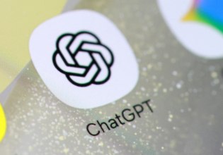 Κονσομασιόν στο ChatGPT; Η OpenAI παγώνει το σχέδιο για ερωτικό chatbot