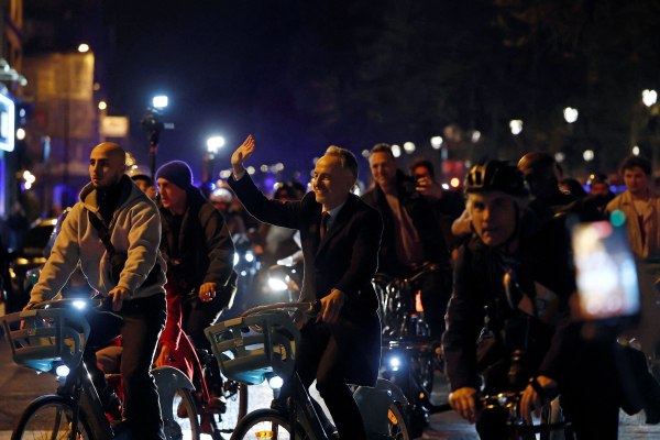 Γαλλία: Το Παρίσι στον κεντροαριστερό Εμανουέλ Γκρεγκουάρ – Η συμμαχία που κέρδισε τη δεξιά