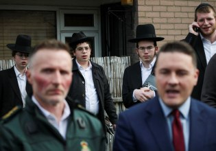 Λονδίνο: Δύο άνδρες συνελήφθησαν για τις εμπρηστικές επιθέσεις εναντίον ασθενοφόρων της εβραϊκής κοινότητας