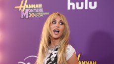 Μαίλι Σάιρους: «Αηδιαστικά» σνακ και παλιοί έρωτες