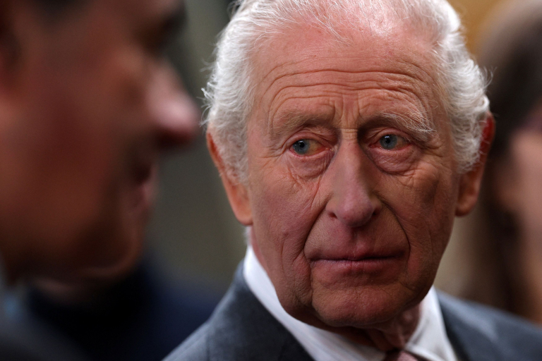 Βασιλιάς Κάρολος: Υπό πίεση να συναντήσει θύματα του Έπσταϊν στις ΗΠΑ – Στο κάδρο Άντριου και Μάντελσον