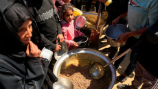 Παλαιστίνιοι σε απόγνωση: Η μάχη για επιβίωση στη Γάζα όσο τα βλέμματα του πλανήτη είναι στραμμένα στο Ιράν