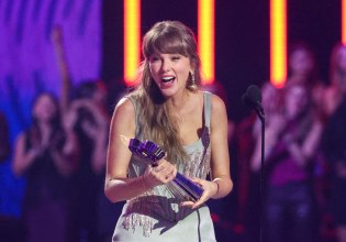 Τέιλορ Σουίφτ: H μεγάλη νικήτρια των iHeartRadio Music Awards – Η συγκινητική εξομολόγηση της