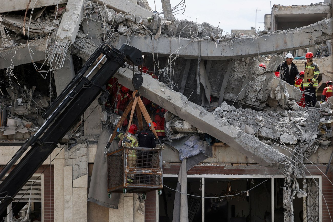 Θα επεκτείνουμε τις επιθέσεις στο Ιράν, λέει το Ισραήλ – Αύξηση της στρατιωτικής θητείας εξετάζει ο Νετανιάχου