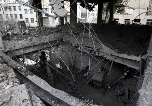 Ισραηλινό σφυροκόπημα σε υποδομές της Τεχεράνης – Πληθαίνουν τα σενάρια περί χερσαίας επέμβασης των ΗΠΑ