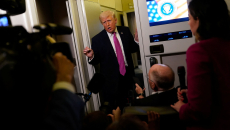 Τραμπ: Παραδέχεται ότι κορυφαίοι αξιωματούχοι διαφωνούν μαζί του για το Ιράν