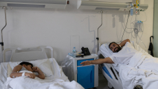 «Ο θάνατος δεν ήταν η μοίρα μας»: Σύρος πατέρας διασχίζει θάλασσες για να σώσει τον άρρωστο γιο του στην Αθήνα