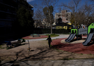 Θεσσαλονίκη: Άφησαν 4χρονο παιδί μόνο του στον δρόμο – Συνελήφθησαν οι γονείς του