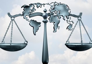 Εγκαταλείπει το Διεθνές Δίκαιο η Ευρώπη; – Η επιλογή του δρόμου προς τη μεγάλη βαρβαρότητα