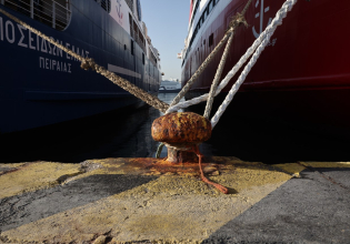 Δεμένα τα πλοία στα λιμάνια – 24ωρη απεργία κήρυξε η ΠΝΟ