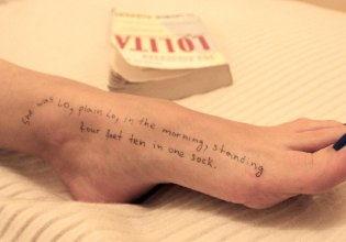 Όλα όσα δεν κατάλαβε ο Τζέφρι Έπσταϊν για την «Λολίτα» του Βλαντίμιρ Ναμπόκοφ