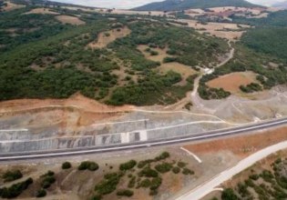 Άρτα: Χωρίς τις αισθήσεις του απεγκλωβίσθηκε εργάτης – Είχε καταπλακωθεί από χώματα μετά από κατολίσθηση