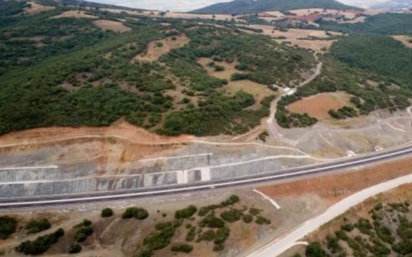 Άρτα: Χωρίς τις αισθήσεις του απεγκλωβίσθηκε εργάτης – Είχε καταπλακωθεί από χώματα μετά από κατολίσθηση