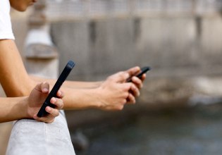 Παπαστεργίου: Θέμα ημερών οι αποφάσεις για την απαγόρευση της πρόσβασης στα social media για ανηλίκους