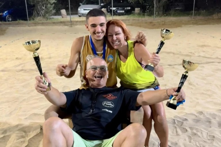 «Ο κόσμος σκοτείνιασε»: Η σπαρακτική ανάρτηση του πατέρα του 18χρονου στον Πύργο που έπεσε από το μπαλκόνι και σκοτώθηκε