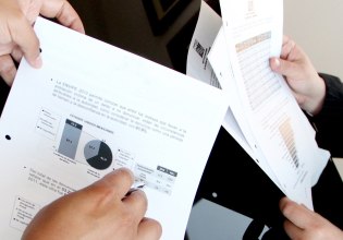 Το «βουνό» των απευθείας αναθέσεων