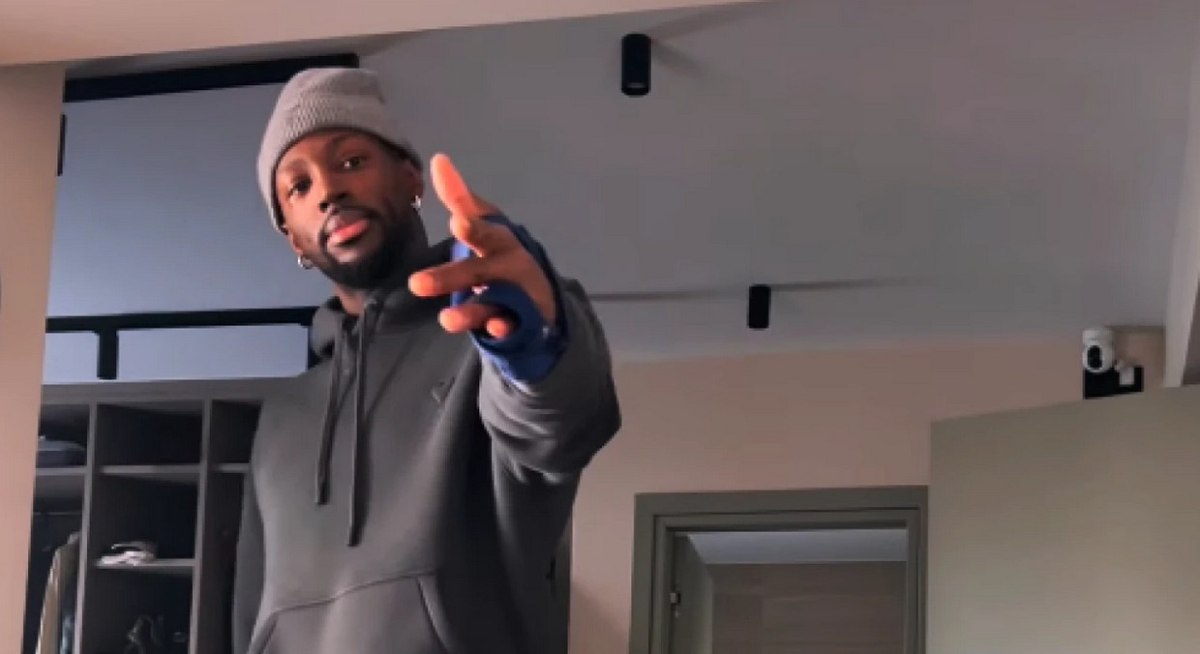 «Θα μείνει έξω για λίγο» – Ο Γκραντ φοράει ειδικό νάρθηκα στο αριστερό χέρι