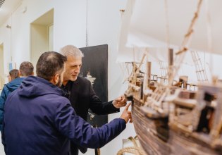 Με μεγάλη επιτυχία η έκθεση «Αποτυπώματα» στη Δημοτική Πινακοθήκη Πειραιά