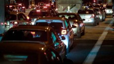 Εκτροπή φορτηγού στην εθνική οδό – Καθυστερήσεις στο ύψος των Οινοφύτων