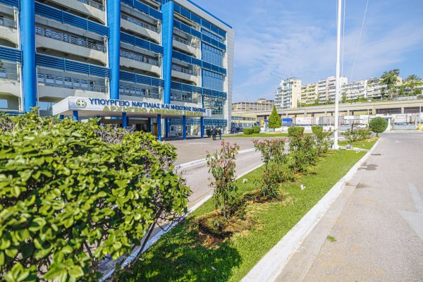 Δεντροφυτεύσεις και αστικές αναπλάσεις από τον Δήμο Πειραιά