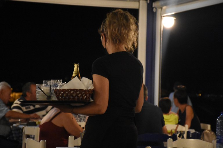 Ποιοι κλάδοι κινδυνεύουν με τσουχτερά πρόστιμα από την αδήλωτη εργασία