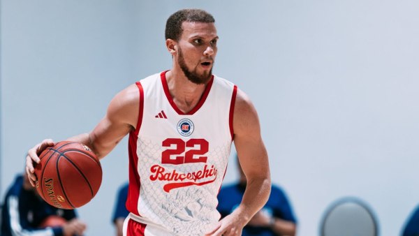 «Ο Μαλακάι Φλιν, η Εφές και η Euroleague…»