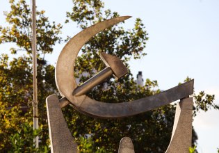 ΚΚΕ: Η κυβέρνηση κλιμακώνει τη συμμετοχή της Ελλάδας στο μακελειό του πολέμου