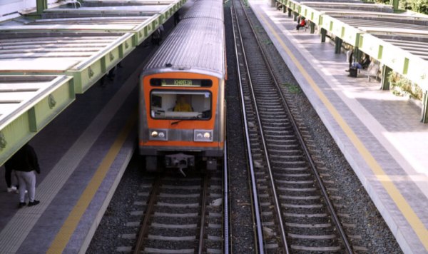 Επίθεση με πέτρες σε συρμό του Ηλεκτρικού στον σταθμό «Περισσός» – Τραυματίστηκε ένας επιβάτης