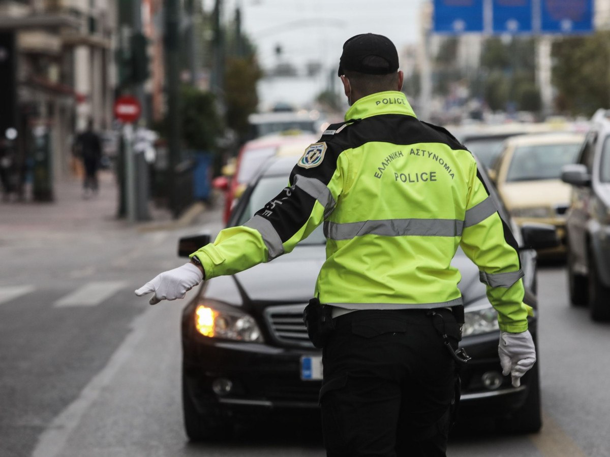 Θεσσαλονίκη: Συνελήφθη οδηγός φορτηγού που επιχείρησε να χρηματίσει αστινομικούς για να γλιτώσει τις κλήσεις