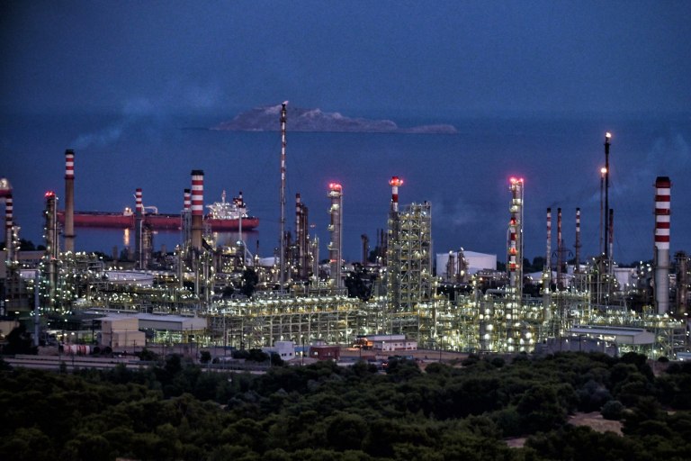 «Δεν υπάρχει πρόβλημα» εφοδιασμού με καύσιμα στα ελληνικά διυλιστήρια