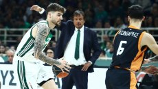 Ο Αταμάν σε Χουάντσο: «Καλή δουλειά φίλε, καταπληκτική άμυνα» (vid)