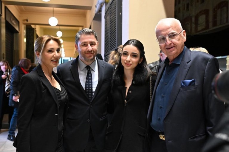 Στο «Παλλάς» ο Ανδρουλάκης: «Η μουσική του Αντώνη Καλογιάννη συνεχίζει να εμπνέει και να δίνει φωνή σε ιδέες και οράματα»