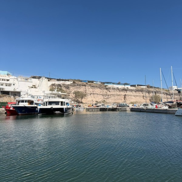 Σαντορίνη: Αγιασμός για την έναρξη υλοποίησης του έργου «Θαλάσσια Πύλη Διαφυγής στο Λιμανάκι της Βλυχάδας»