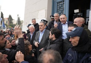 Μυτιλήνη: «Φυγάδευσαν» τον Κέλλα – Σε δίωρη «πολιορκία» από οργισμένους κτηνοτρόφους