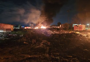 Φωτιά σε μπάζα και σκουπίδια δίπλα σε καταυλισμό στον Ασπρόπυργο