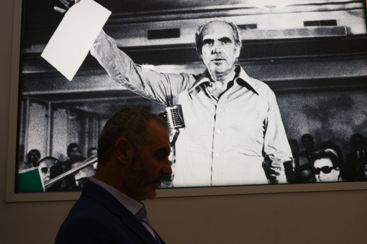 «Ο Ανδρέας μέσα από τα μάτια των παιδιών του»: Γιώργος και Νίκος Παπανδρέου μιλούν για τον πατέρα τους