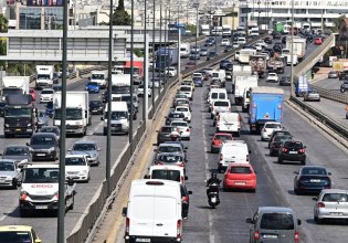 Κίνηση στους δρόμους: Κυκλοφοριακό χάος στον Κηφισό και μεγάλες καθυστερήσεις στην Αττική Οδό
