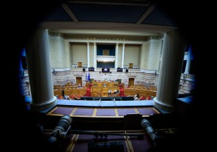 29 κατασκευαστές πλυντηρίων συνιστούν ΝΔ. Αυτή ξέρει