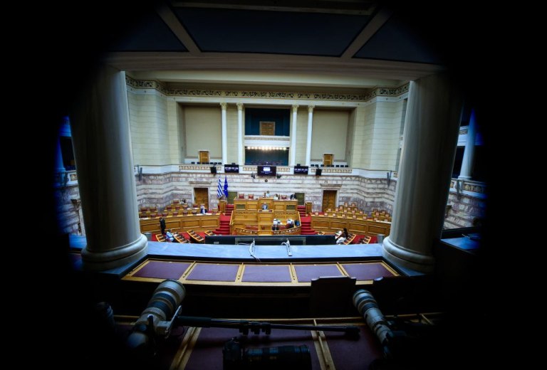 29 κατασκευαστές πλυντηρίων συνιστούν ΝΔ. Αυτή ξέρει