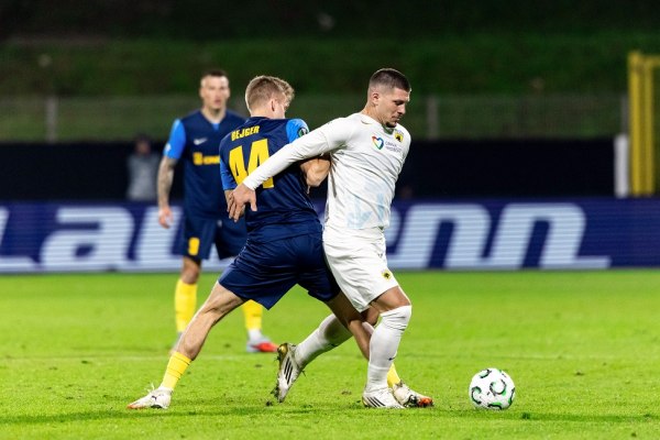 «Στην πόρτα της εξόδου ο προπονητής της Τσέλιε»