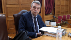 ΟΠΕΚΕΠΕ: Βροχή ερωτήσεων από τους δικαστές στον Βάρρα για τη σχέση του με τον πρωθυπουργό