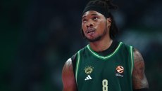 O Ρισόν Χολμς κατέβασε τις φωτογραφίες με τον Παναθηναϊκό και μετά άλλαξε γνώμη