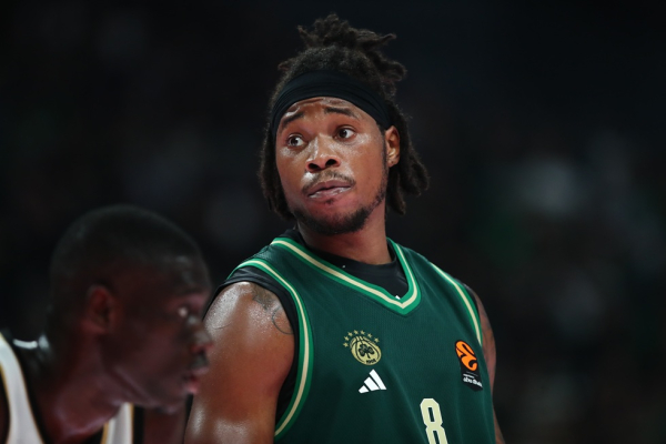 Ο Χολμς απογοητεύτηκε από τον ατζέντη του και σταμάτησε τη συνεργασία του (pic)