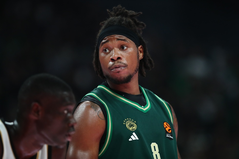 Ο Χολμς απογοητεύτηκε από τον ατζέντη του και σταμάτησε τη συνεργασία του (pic)